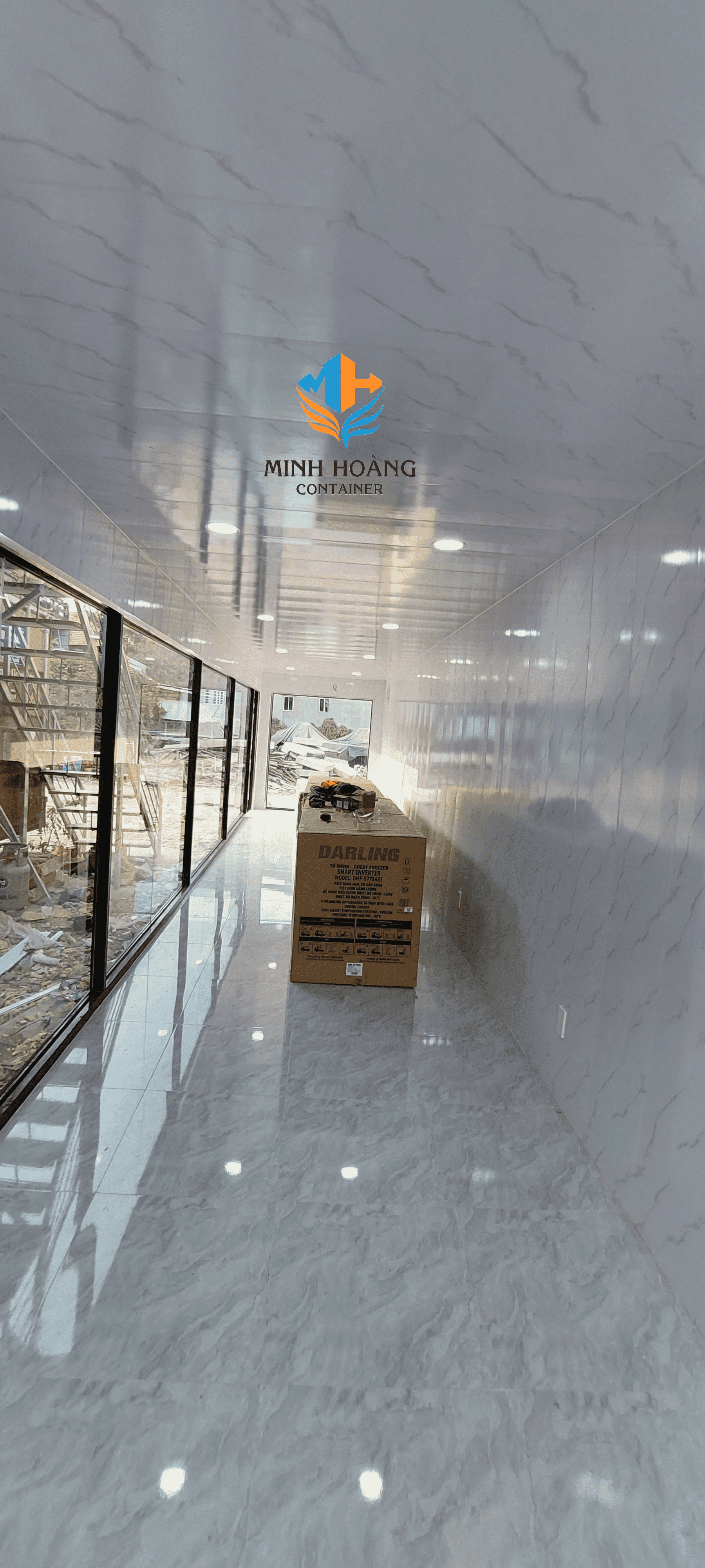 Container văn phòng 40 feet vàng viền đen khung kính tạo không gian mở